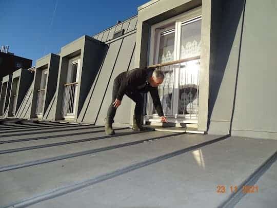 inspectie van een zinken dak